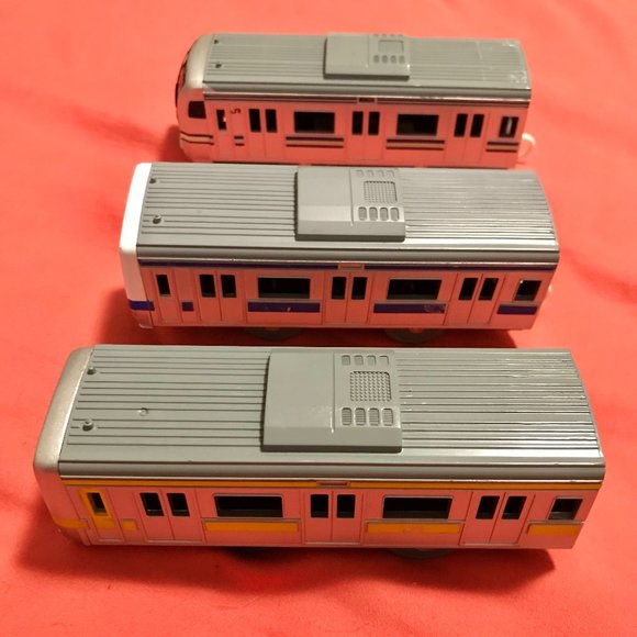 Plarail Commuter Trains - 3 Front Trains and 2 Passenger Trains - Picture 6 of 8